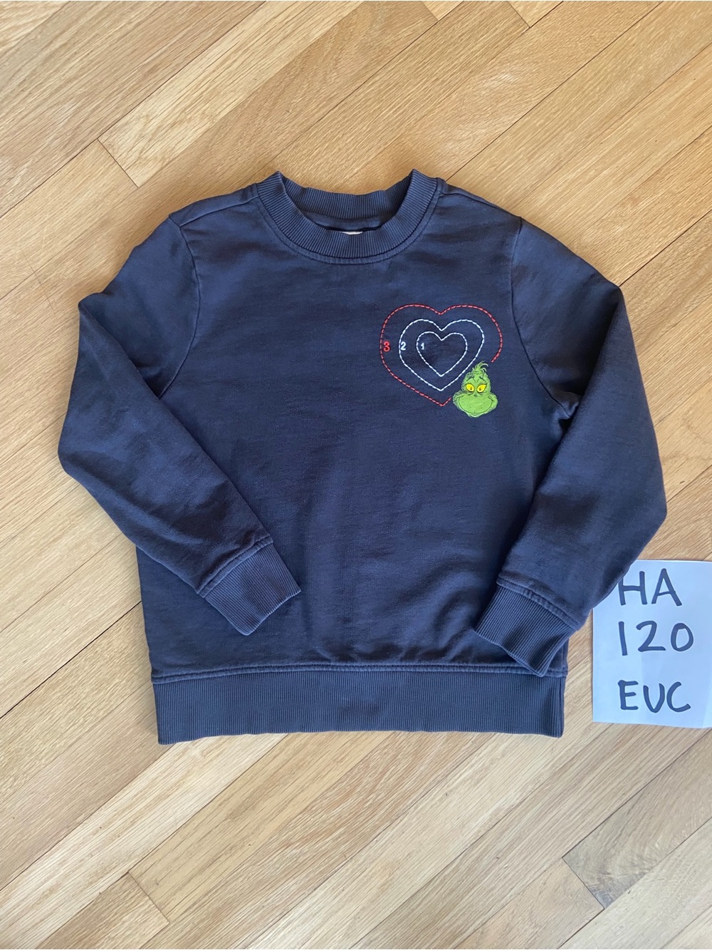 Hanna Andersson 120(6/7). Kids Navy Heart Graphic Sweatshirt with Grinch Accent